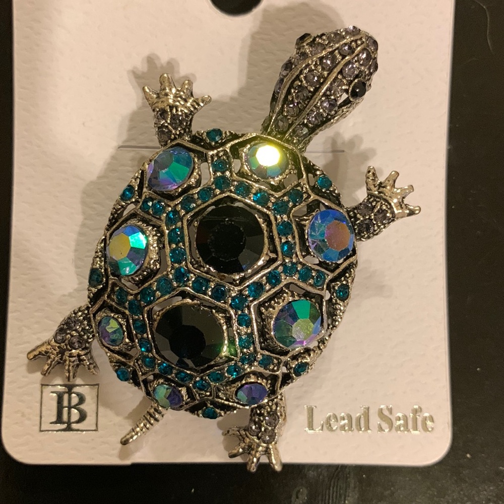 Blue turtle pin